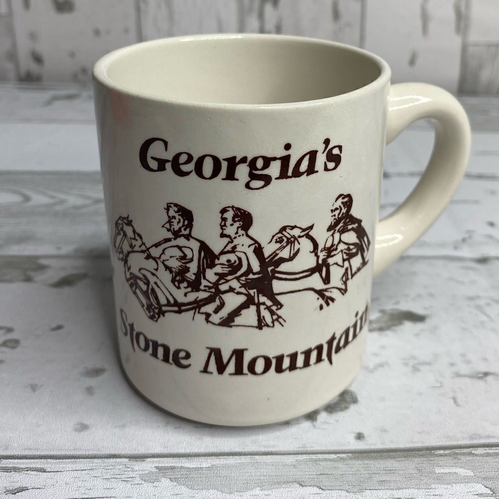 Georgia's Stone Mountain Collectible Coffee Mug Vintage. 

No chips or cracks.
